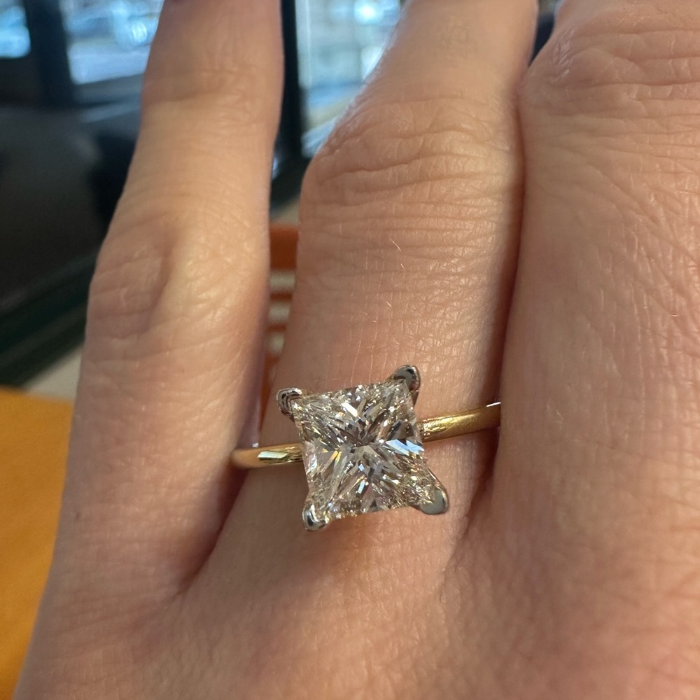 Princess cut engagement ring - Picture 4 of 5